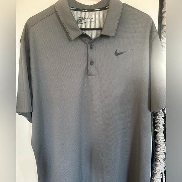 Nike golf shirt - Picture 1 of 3